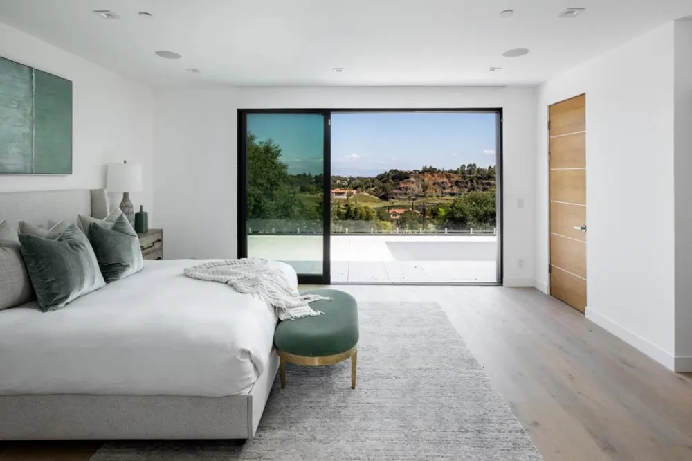 28008 Laura Court Los Altos Hills, CA 94022