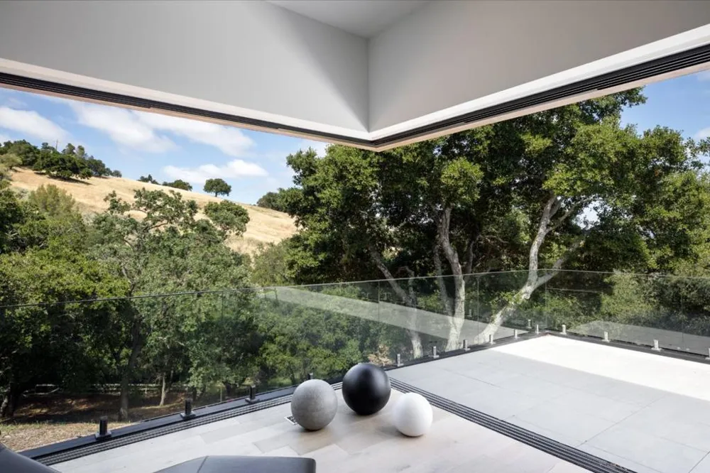28008 Laura Court Los Altos Hills, CA 94022