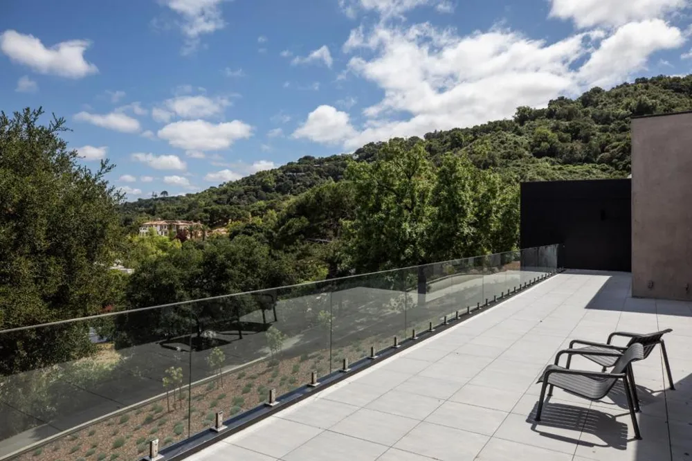 28008 Laura Court Los Altos Hills, CA 94022