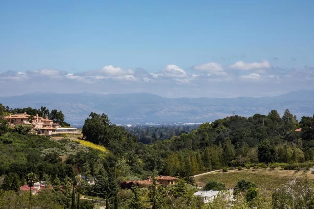 28008 Laura Court Los Altos Hills, CA 94022