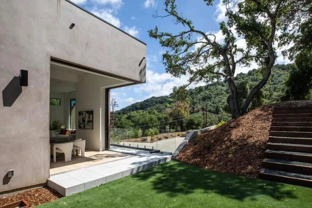 28008 Laura Court Los Altos Hills, CA 94022