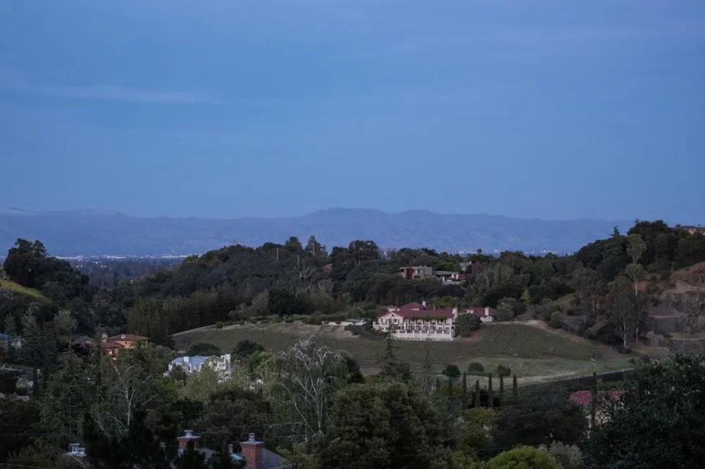 28008 Laura Court Los Altos Hills, CA 94022
