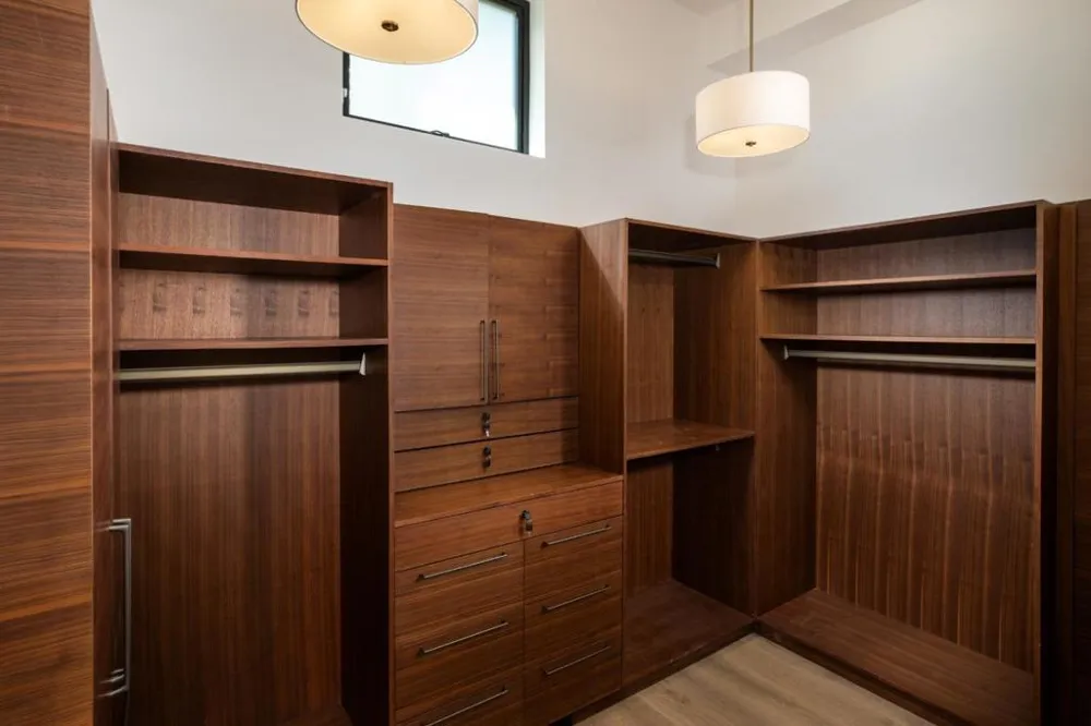 28008 Laura Court Los Altos Hills, CA 94022