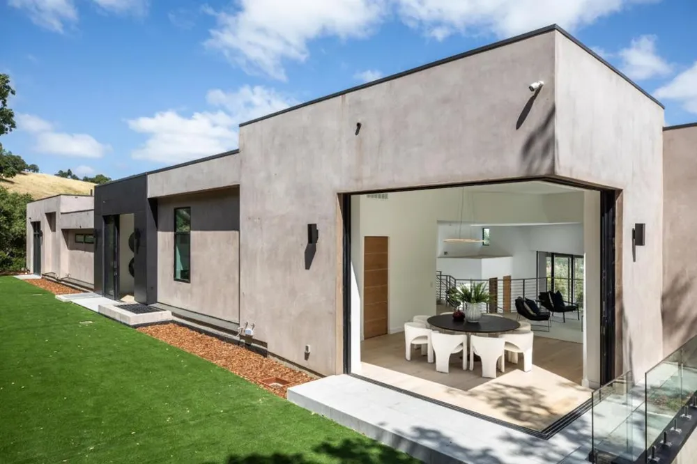28008 Laura Court Los Altos Hills, CA 94022