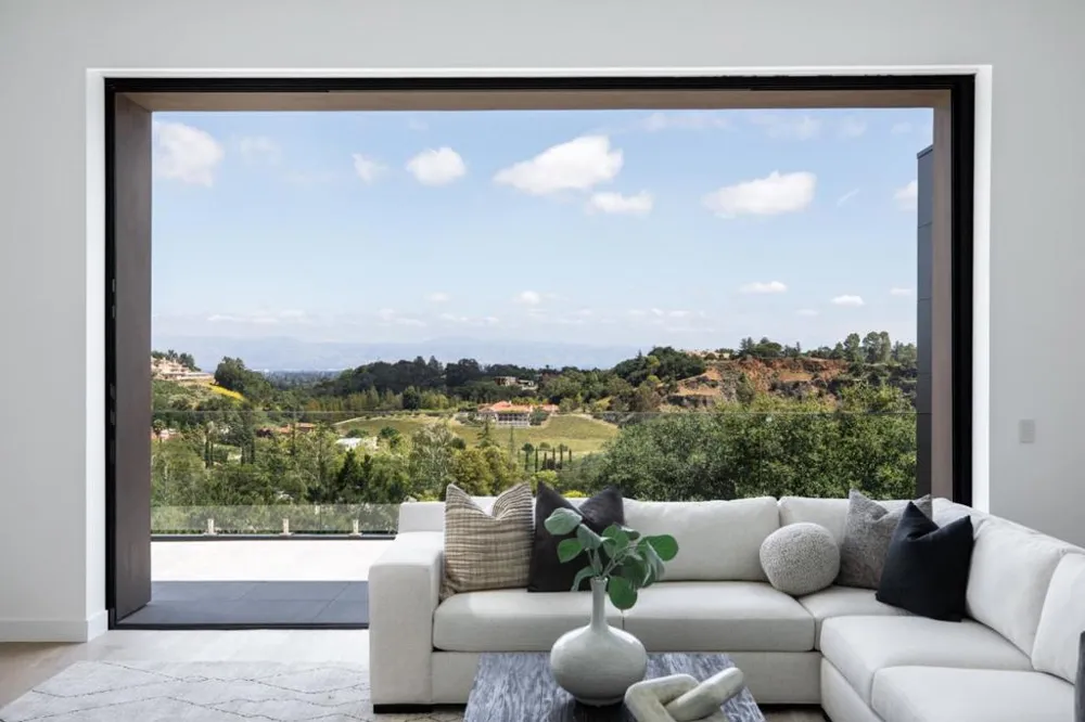 28008 Laura Court Los Altos Hills, CA 94022