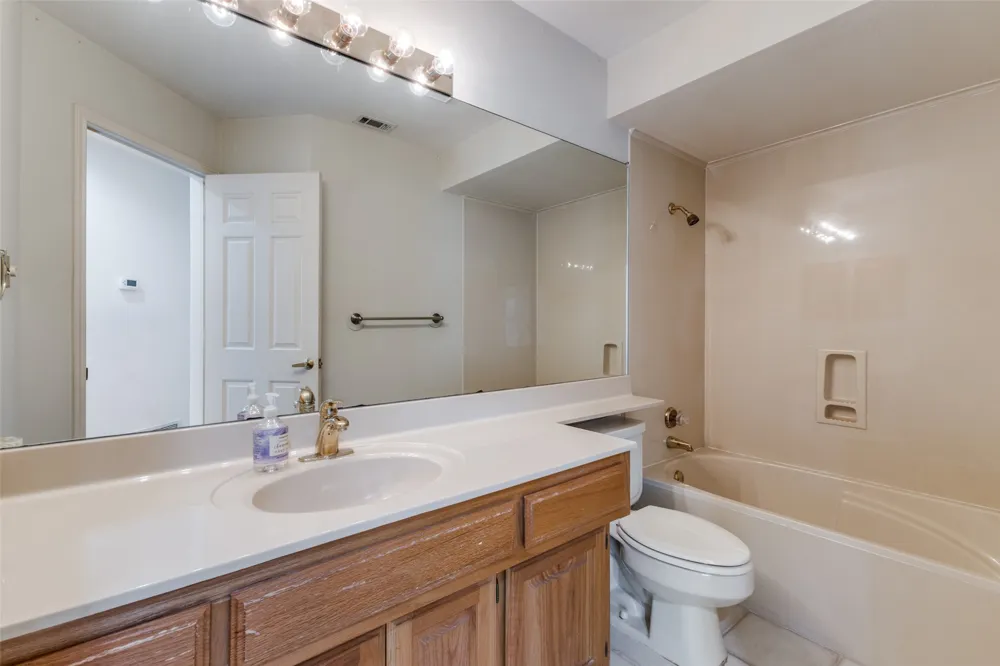 9939 Waterfront Trail Rowlett, TX 75087