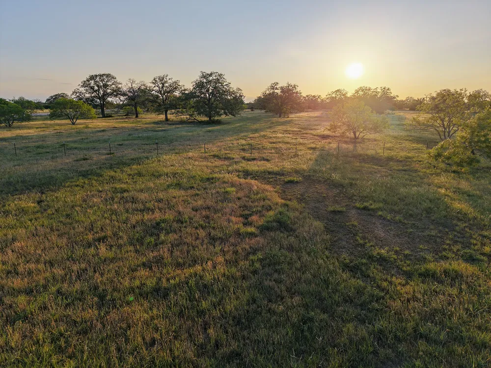 382 Main Loop Loop Waelder, TX 78959