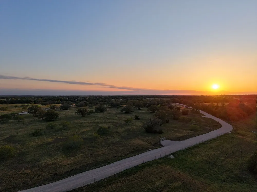638 Main Loop Loop Waelder, TX 78959
