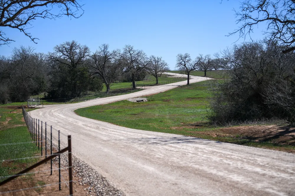 460 Main Loop Loop Waelder, TX 78959