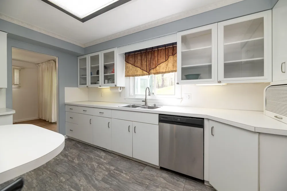 1734 Greenbriar Drive Portage, MI 49024