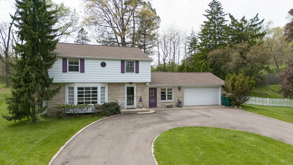 1734 Greenbriar Drive Portage, MI 49024