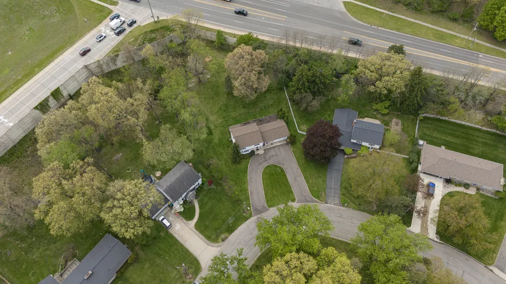 1734 Greenbriar Drive Portage, MI 49024