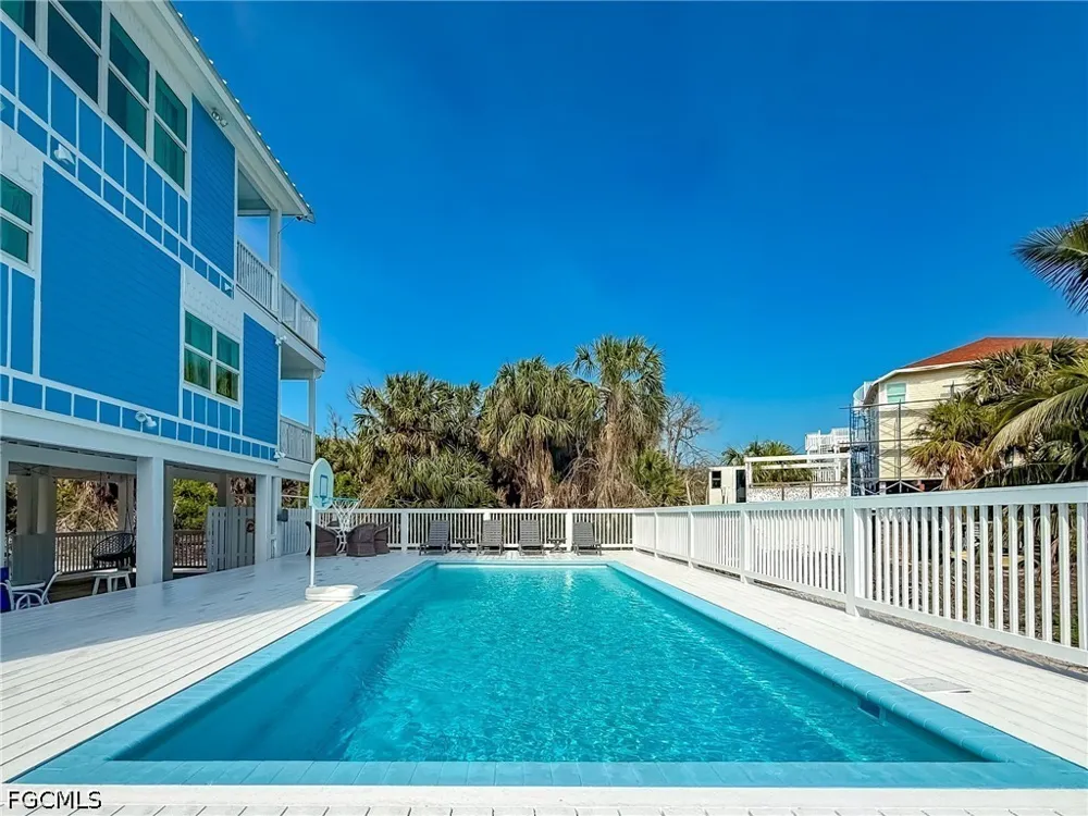 Smugglers Drive Upper Captiva, FL 33924