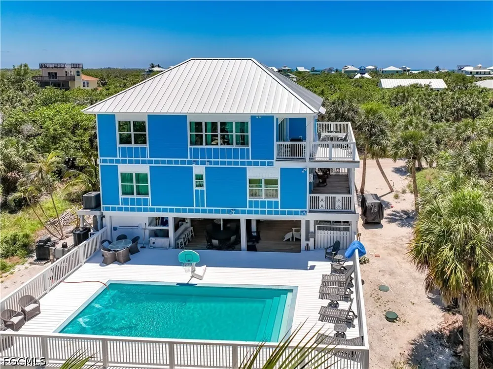 Smugglers Drive Upper Captiva, FL 33924