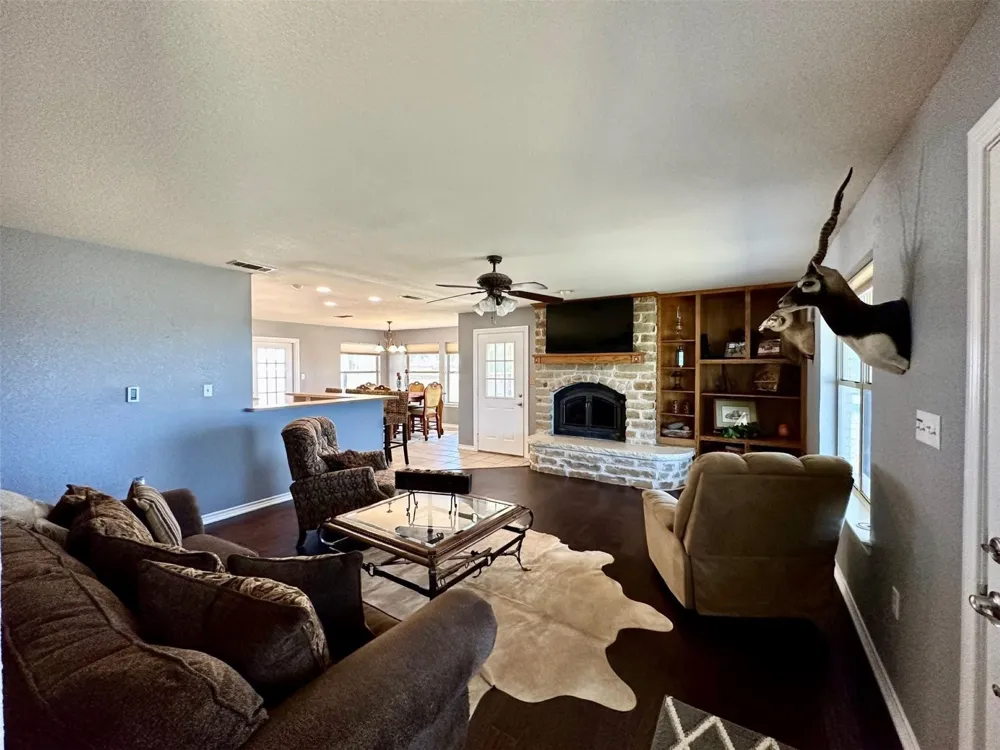 2901 Wind Mill Court Tolar, TX 76476