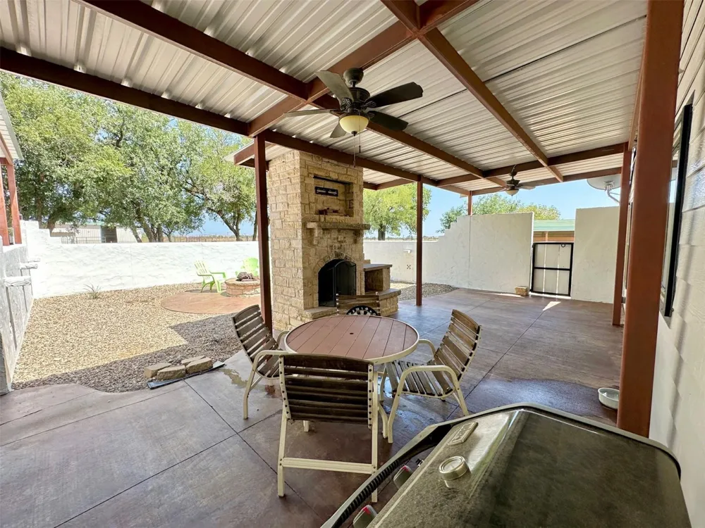 2901 Wind Mill Court Tolar, TX 76476