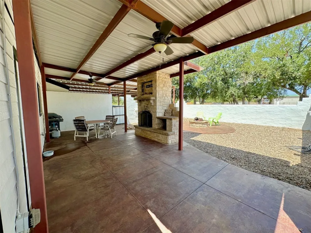 2901 Wind Mill Court Tolar, TX 76476