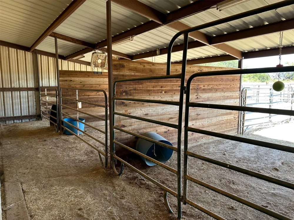 2901 Wind Mill Court Tolar, TX 76476