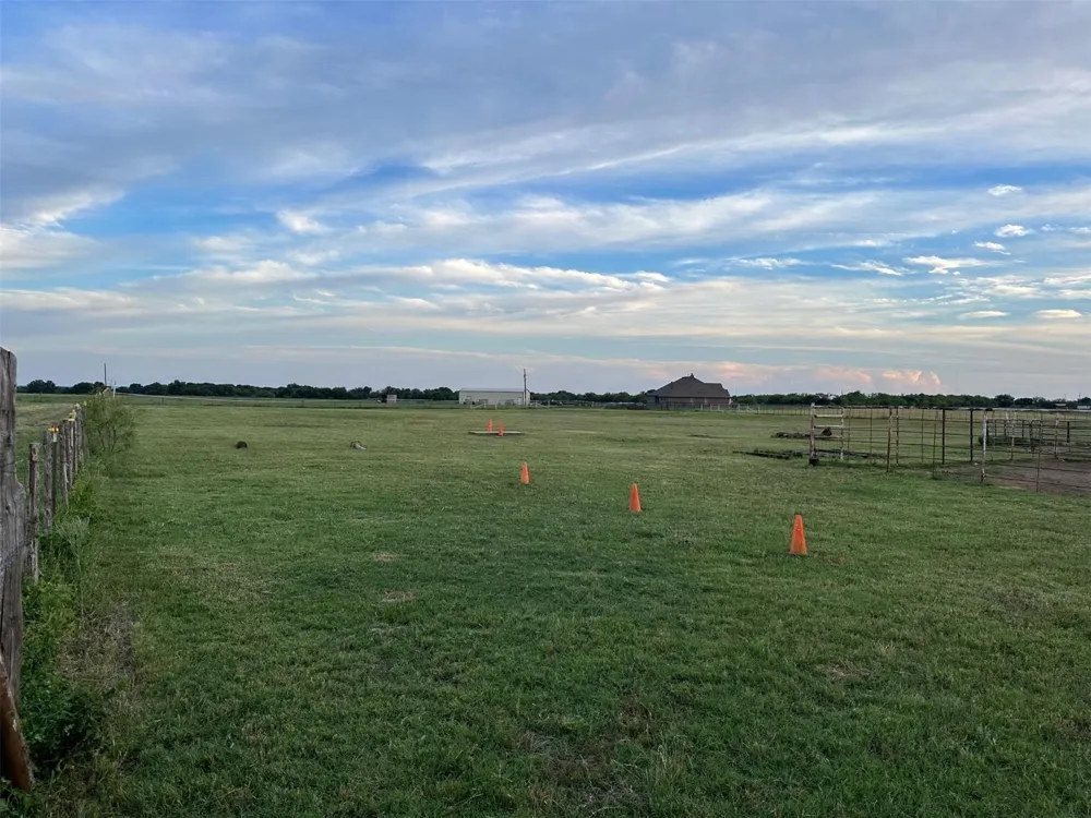 2901 Wind Mill Court Tolar, TX 76476