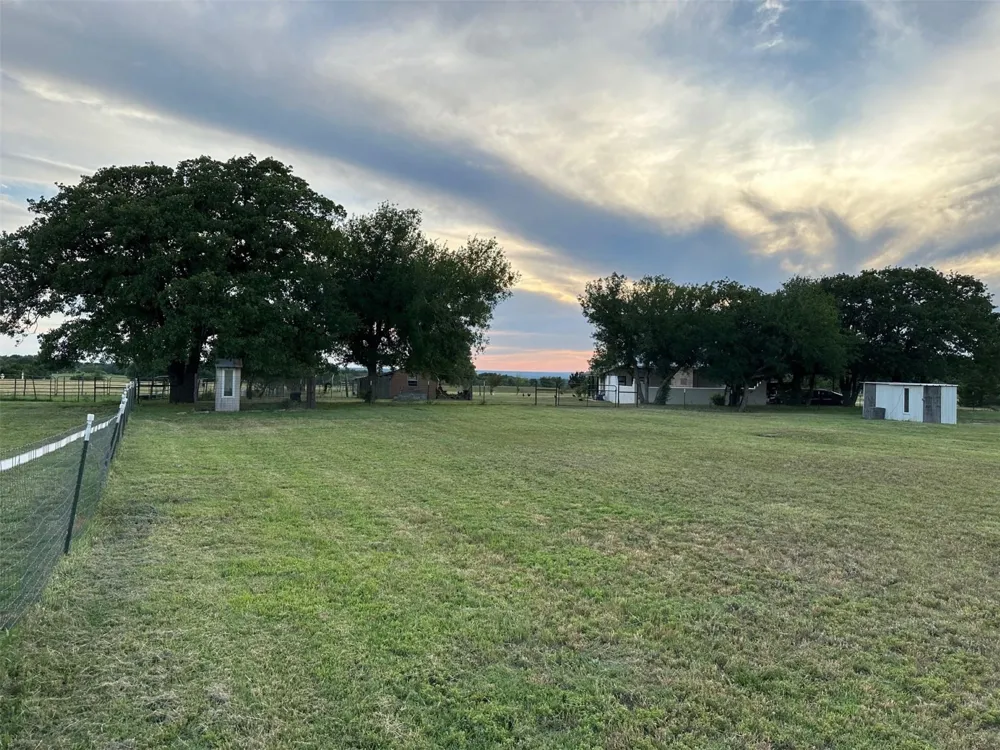 2901 Wind Mill Court Tolar, TX 76476