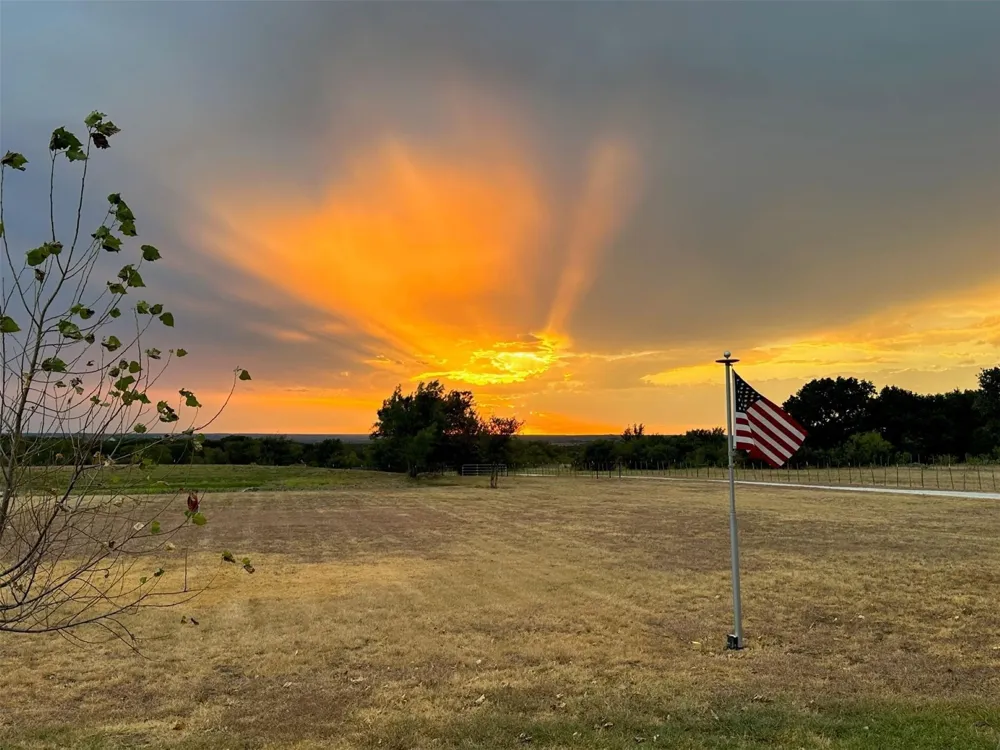 2901 Wind Mill Court Tolar, TX 76476