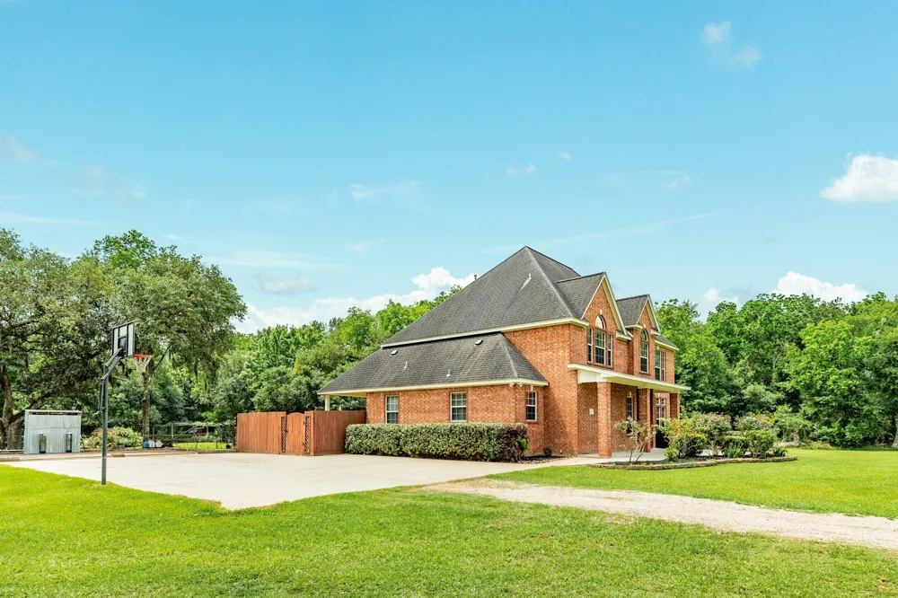 19819 County Road 684a Sweeny, TX 77480