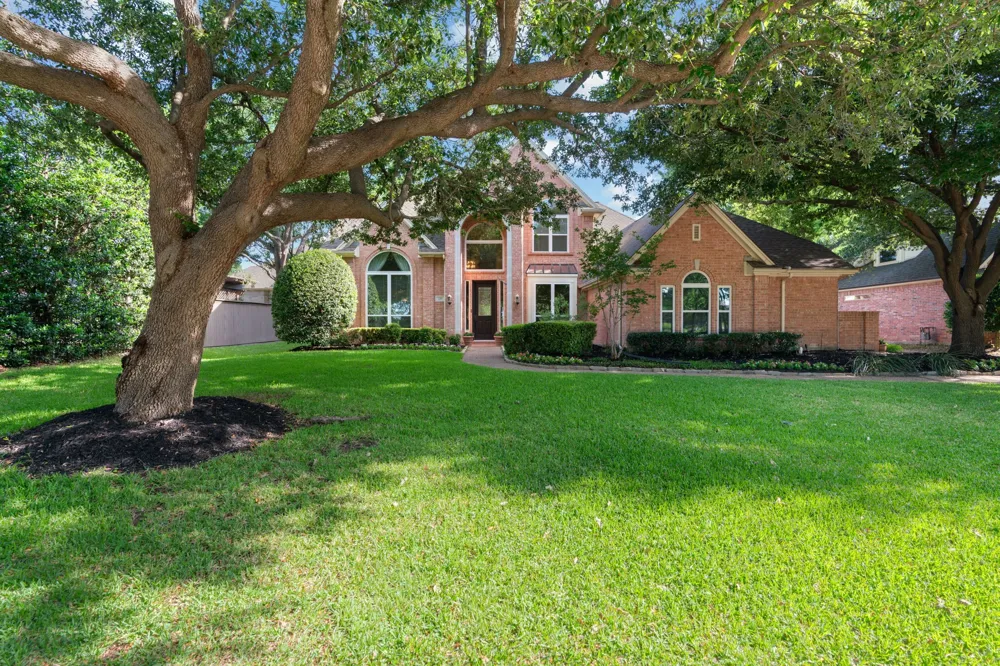 210 Highland Oaks Circle Southlake, TX 76092
