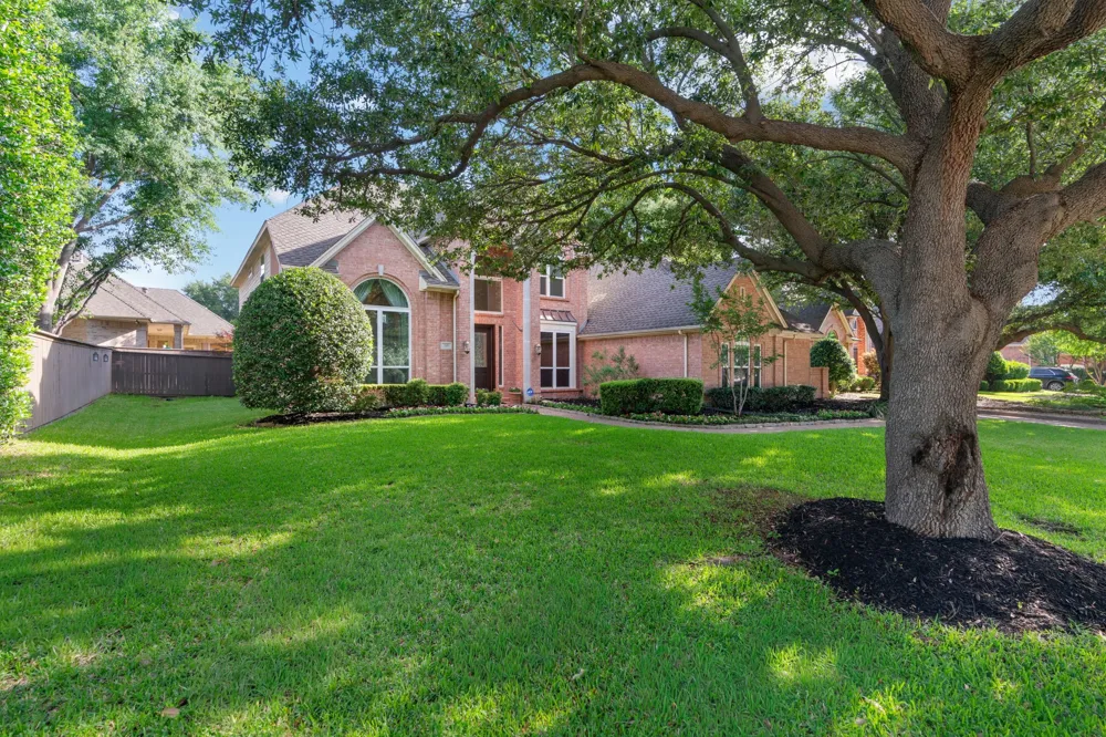 210 Highland Oaks Circle Southlake, TX 76092