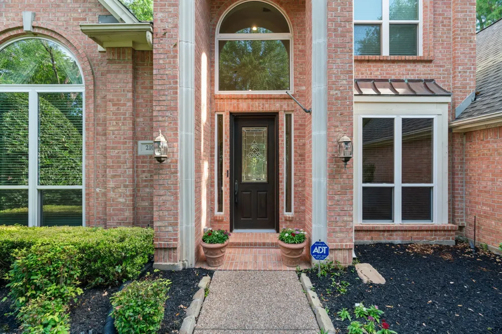 210 Highland Oaks Circle Southlake, TX 76092