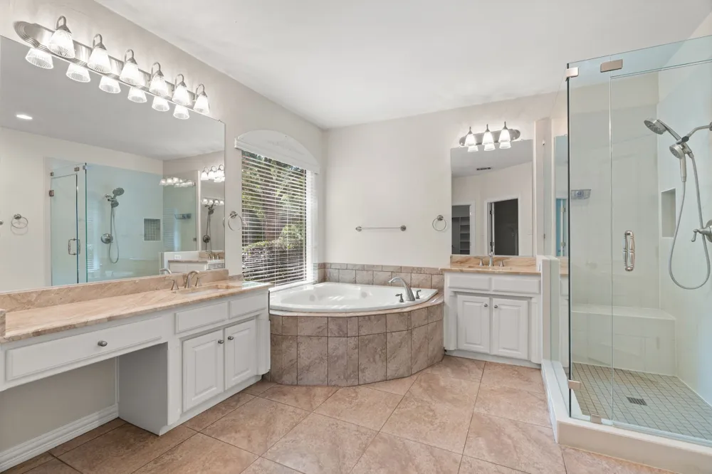 210 Highland Oaks Circle Southlake, TX 76092