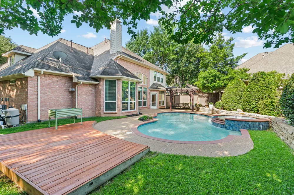 210 Highland Oaks Circle Southlake, TX 76092