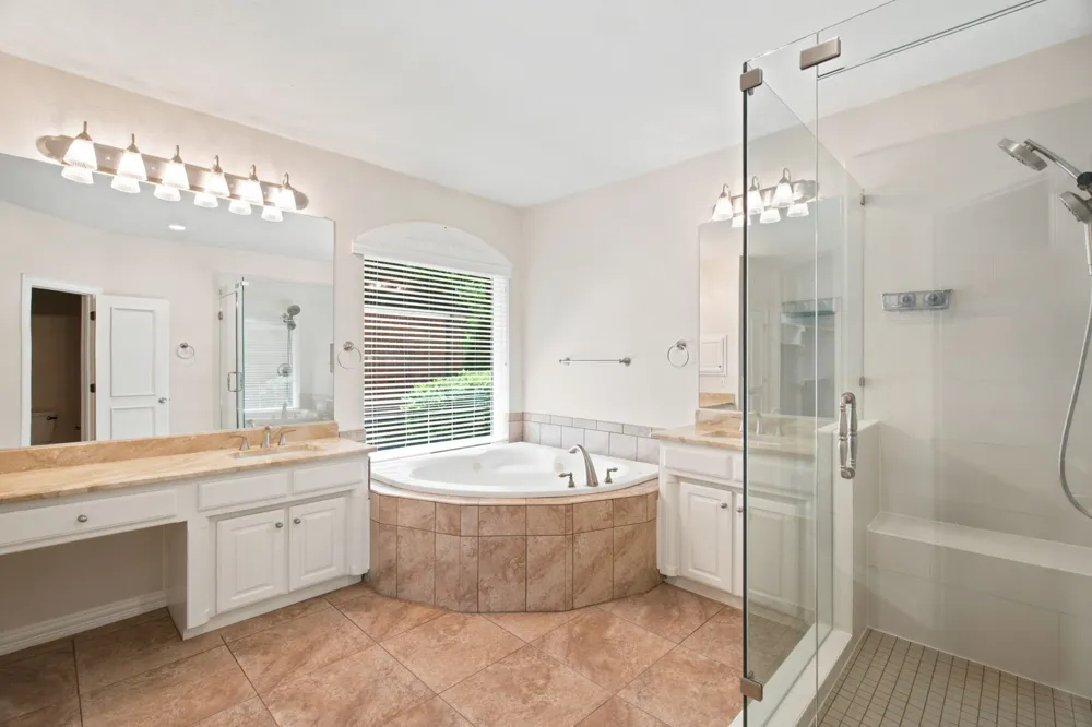210 Highland Oaks Circle Southlake, TX 76092