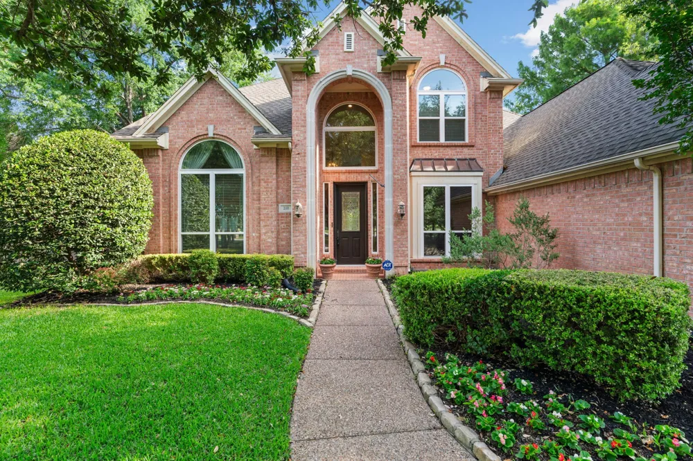 210 Highland Oaks Circle Southlake, TX 76092