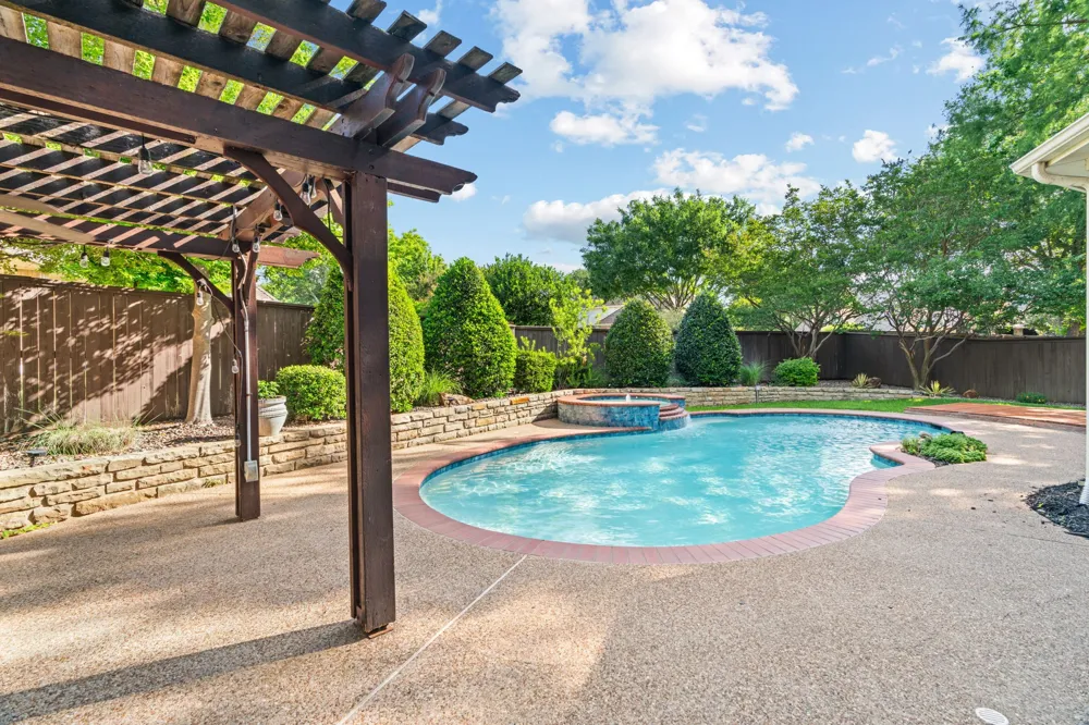 210 Highland Oaks Circle Southlake, TX 76092
