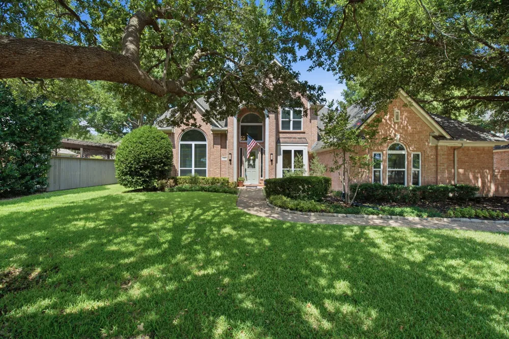 210 Highland Oaks Circle Southlake, TX 76092