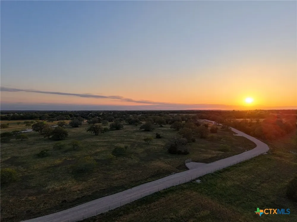 638 Main Loop Road Waelder, TX 78959