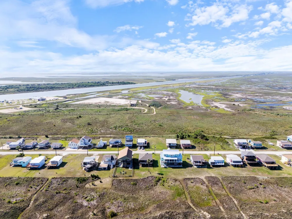 342 Beachfront Drive Matagorda, TX 77457