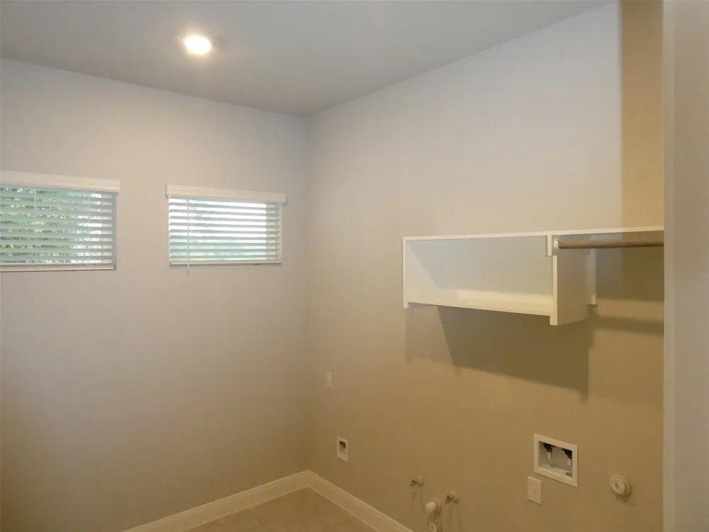 116 MERLIN COURT Cedar Creek, TX 78612