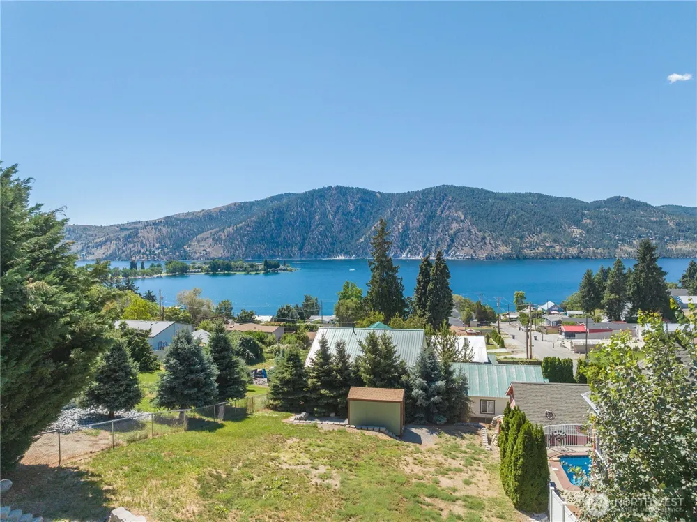 327 Lakeshore Drive Manson, WA 98831