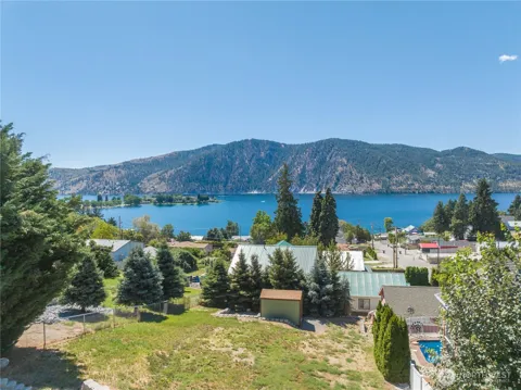 327 Lakeshore Drive