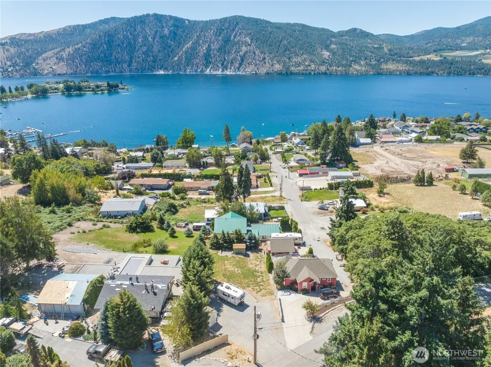327 Lakeshore Drive Manson, WA 98831