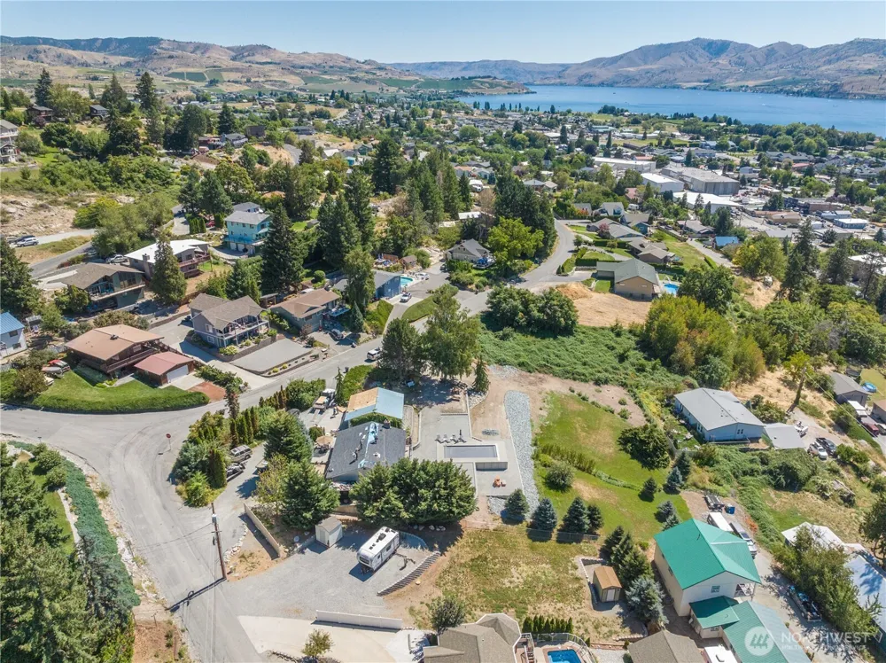327 Lakeshore Drive Manson, WA 98831