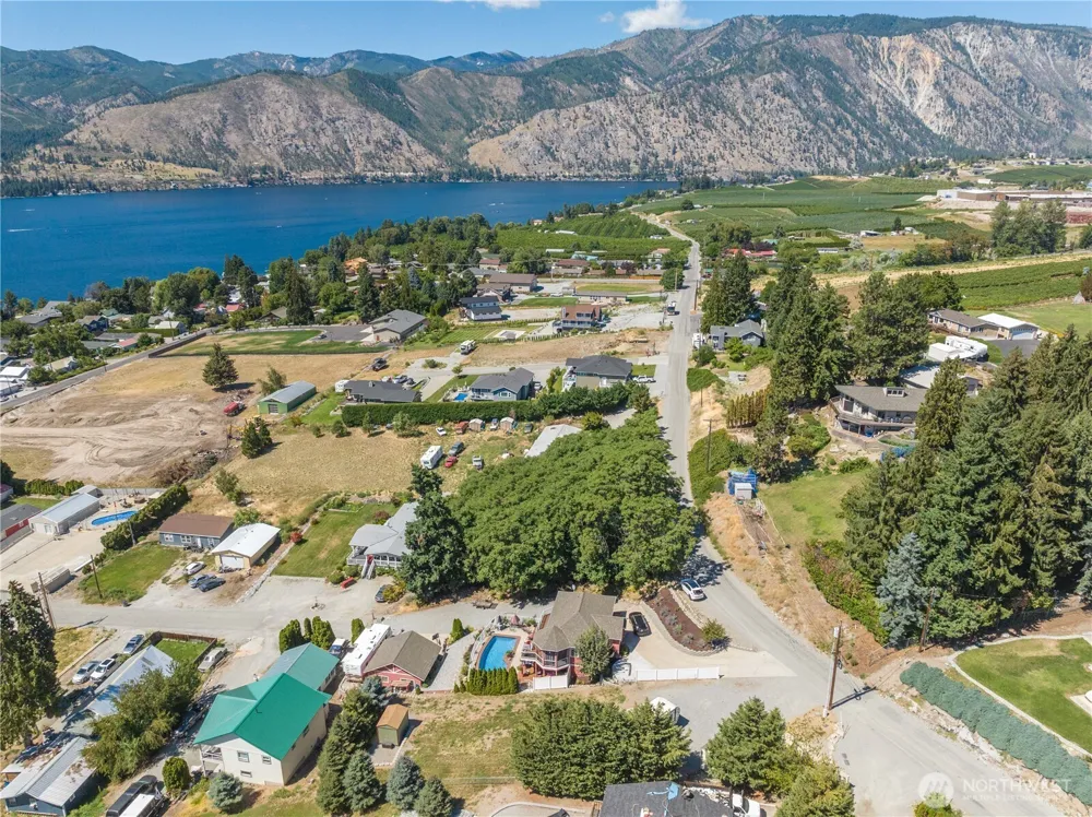 327 Lakeshore Drive Manson, WA 98831