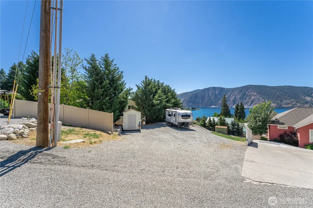 327 Lakeshore Drive Manson, WA 98831