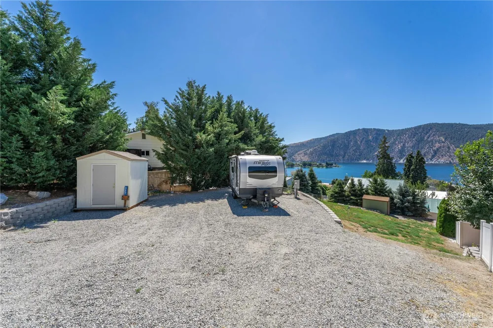 327 Lakeshore Drive Manson, WA 98831