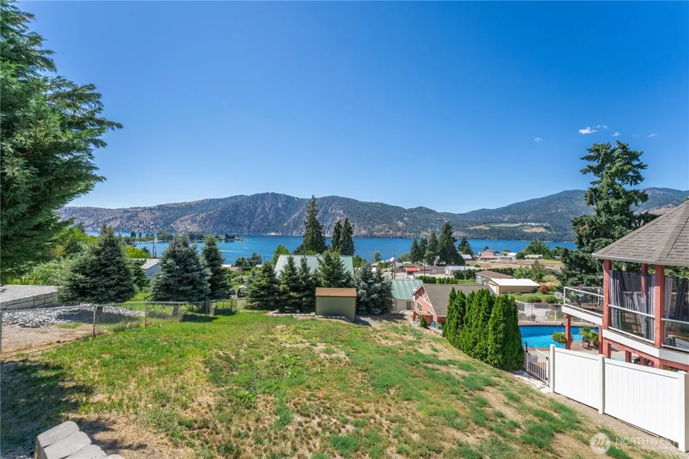 327 Lakeshore Drive Manson, WA 98831