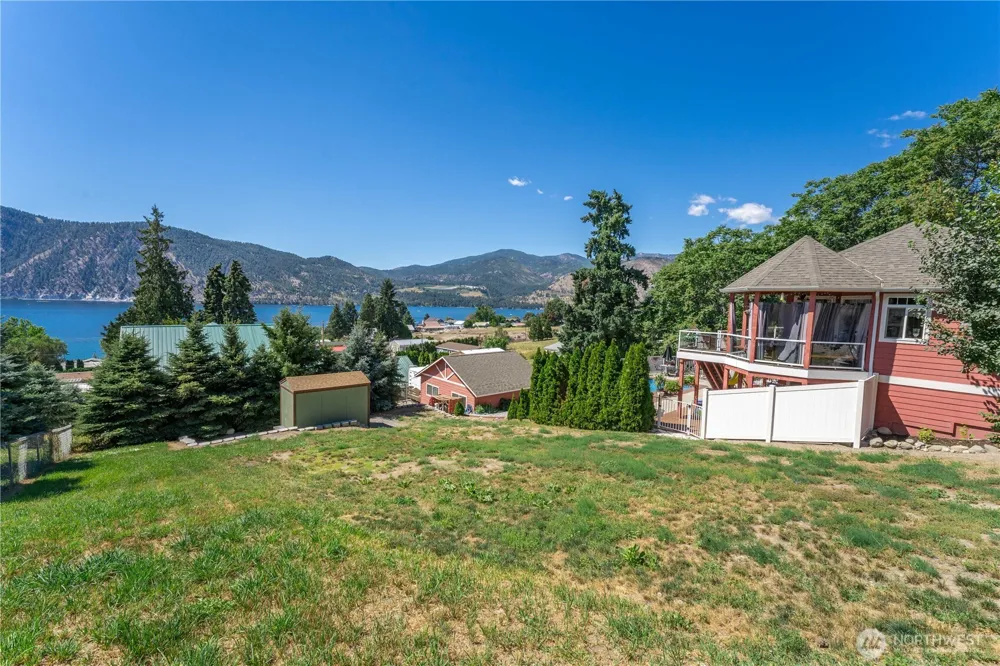 327 Lakeshore Drive Manson, WA 98831