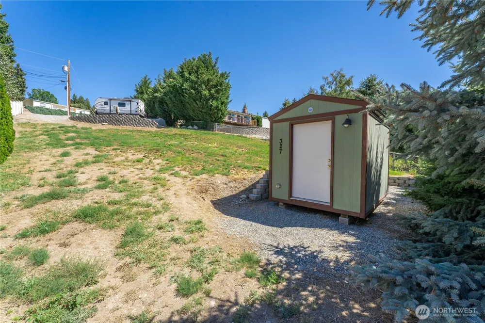 327 Lakeshore Drive Manson, WA 98831
