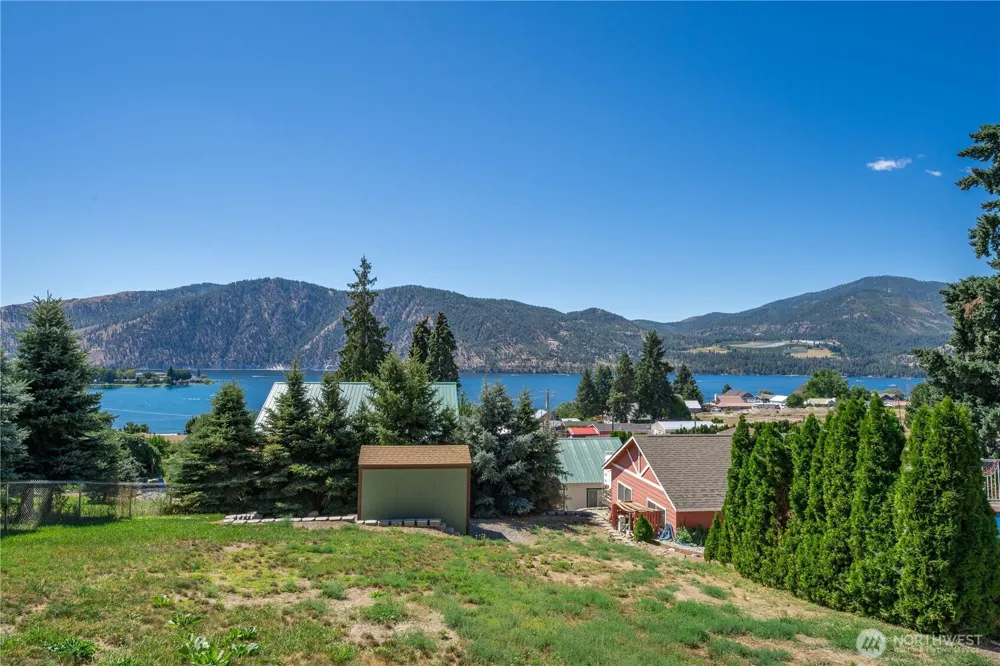 327 Lakeshore Drive Manson, WA 98831
