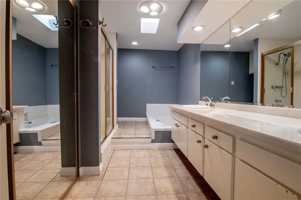 5401 Zelzah #115 Encino, CA 91316